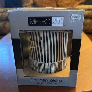 Bed Bath and Beyond Metro 201 Dresden Zebra Wax Warmer New Factory Sealed